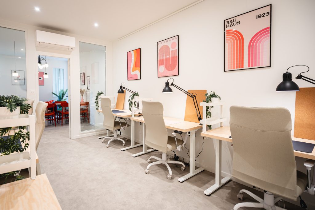 A desk in the shared space at Collab Coworking in Reims